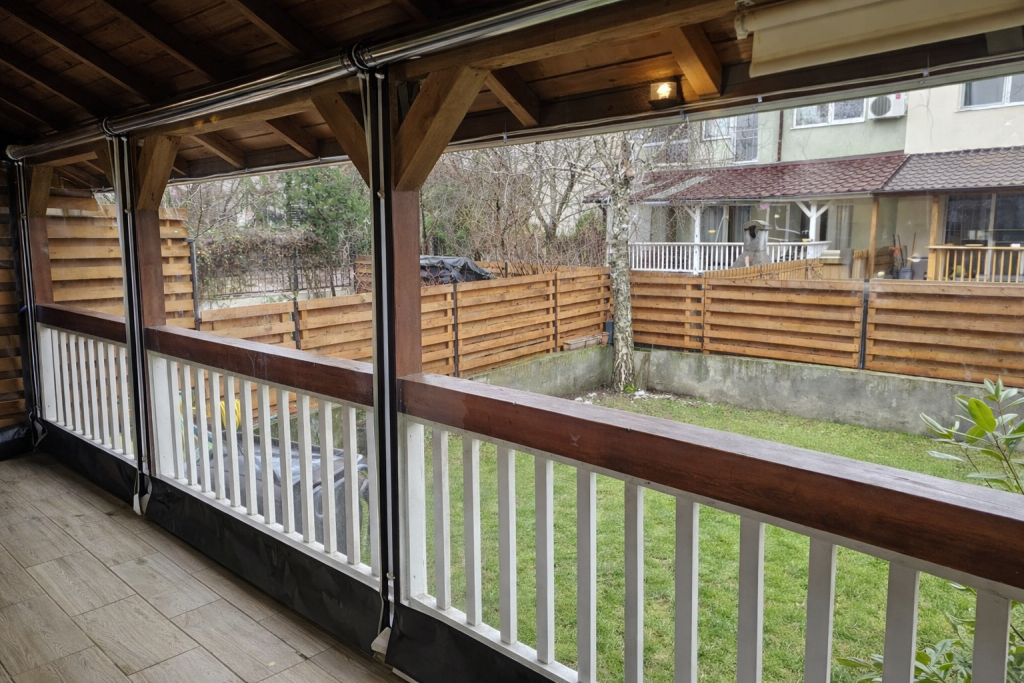 Închidere terasă cu folie ce sistem alegi ca să nu regreți după montaj