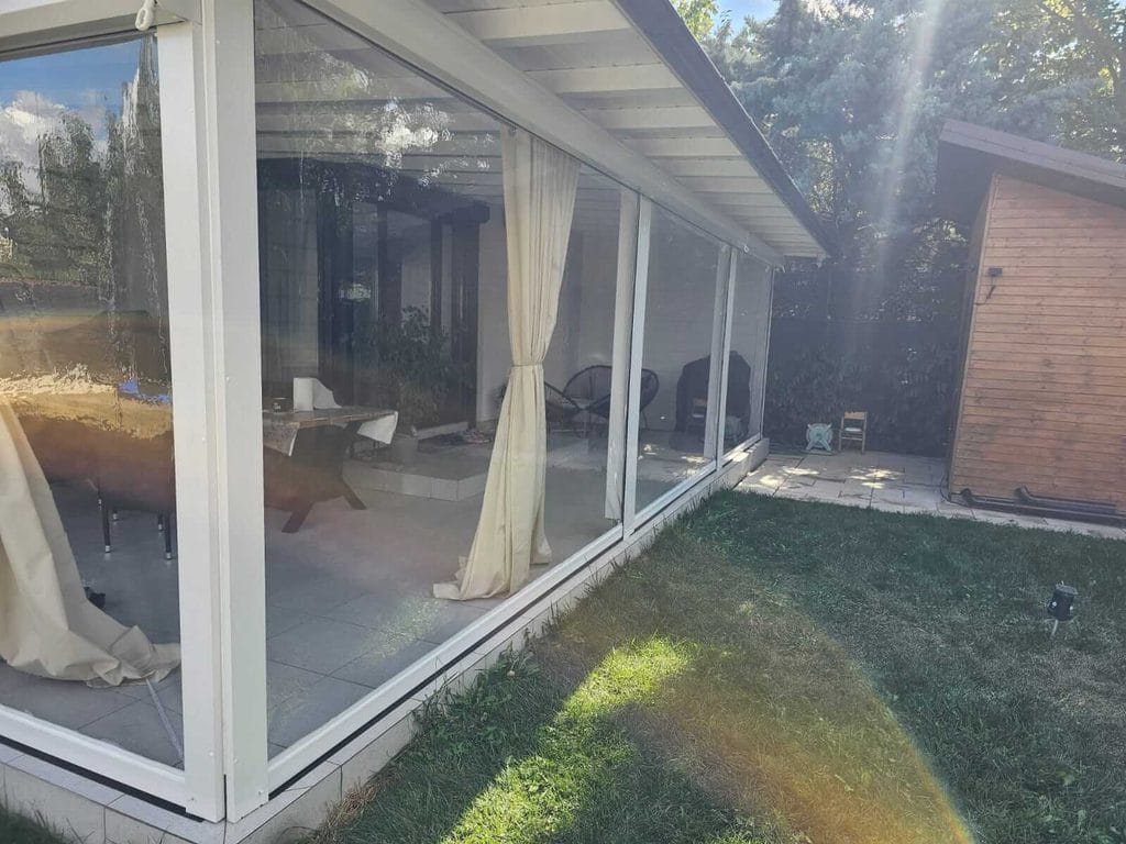 rulouri transparente cu casetă și ghidaje